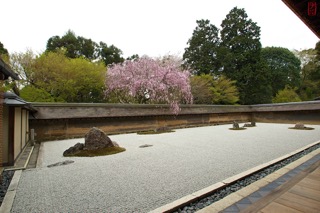 Rock garden, Ryōanji, Kyoto, Japan (photo: Vincent Briccoli, CC BY-NC-ND 2.0)
